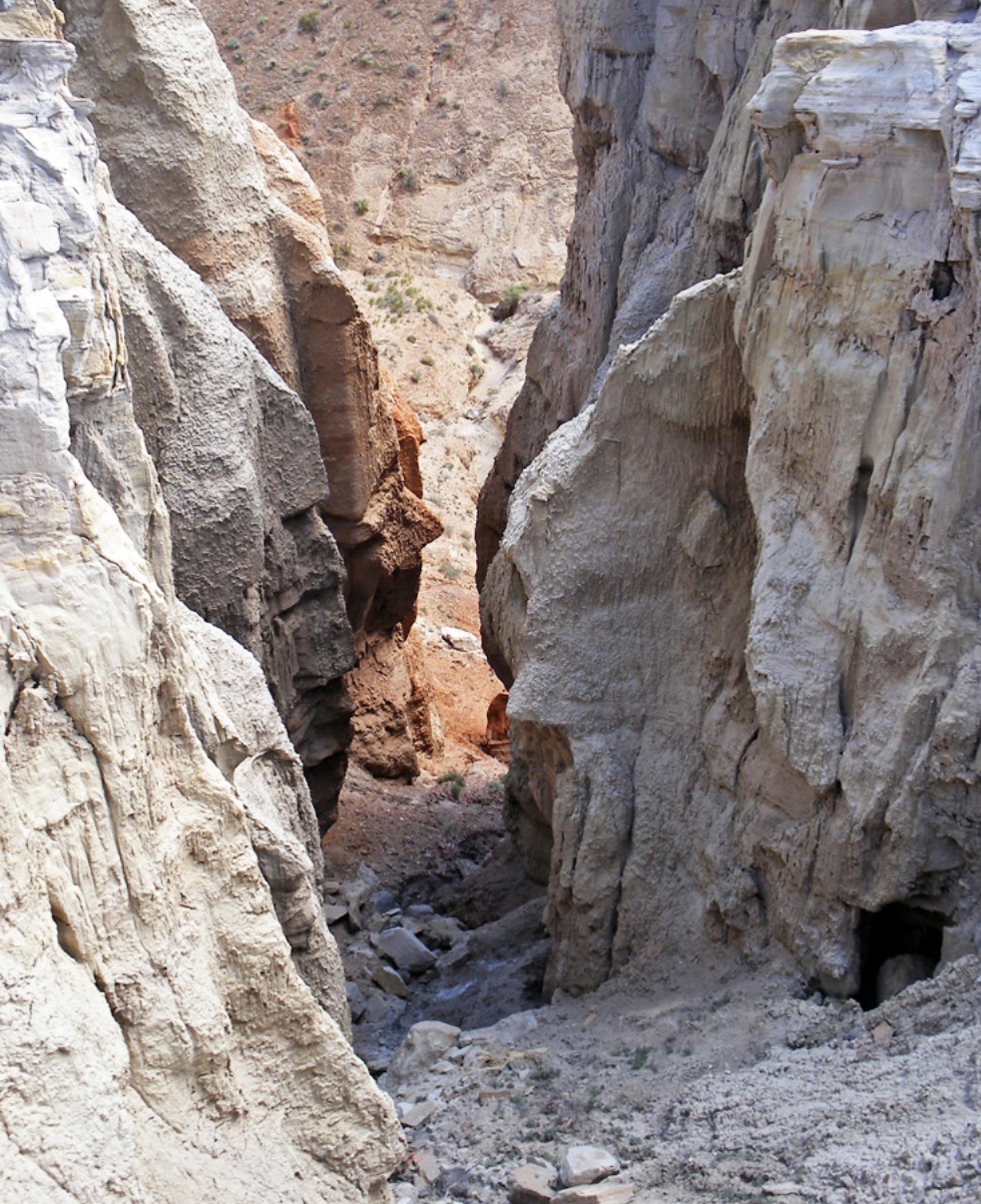 <p>n: deep narrow valley w/ steep sides</p>
