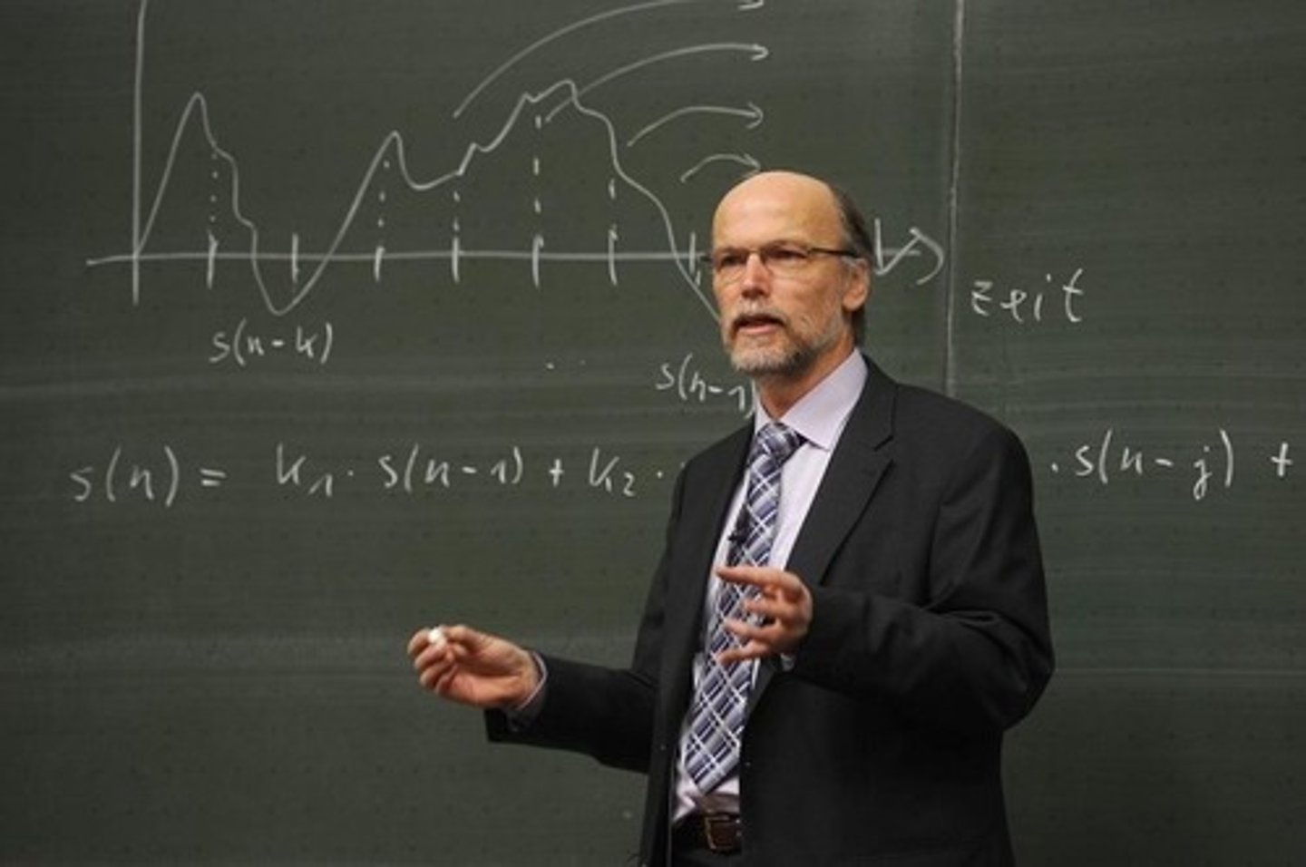 <p>giáo sư</p>