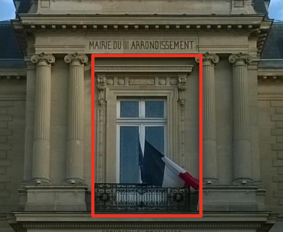 <p>l’ouverture delimitee par deux supports verticaux dans une elevation = comprise entre deux supports ou repères répétés (colonnes, pilastres, fenêtres), qui structure le rythme du bâtiment</p><p>si le travee est couverte de l’arc = <strong><em>arcade </em></strong></p><p>au sens large (souvent) on parle de travee si on parle d’une succession d’ouvertures allignees sur le meme axe verticale </p>