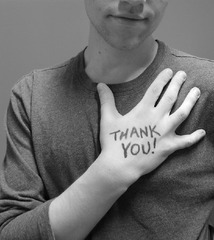 <p>/fiːl ˈɡreɪtfəl/</p><p>(collocation) cảm thấy biết ơn</p><p>I feel grateful to have such a supportive family.</p>