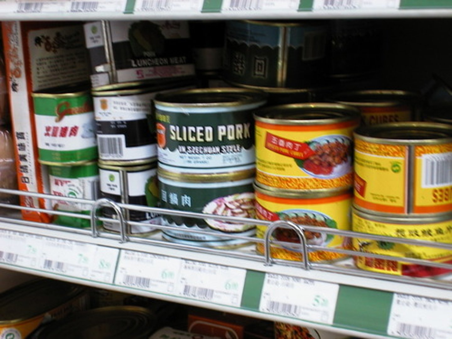<p>(adj): được đóng hộp</p>