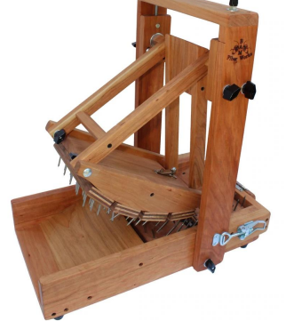 <p>a type of picker to clean fleece that swings an arm of teeth over a stationary set </p>