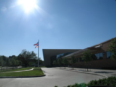<p>la escuela intermedia</p>