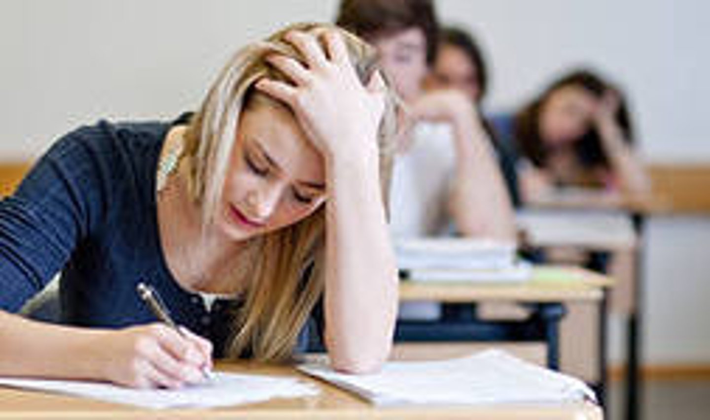 <p>(education English) làm/tham gia kỳ thi Ví dụ: I have to take an exam next week.</p>