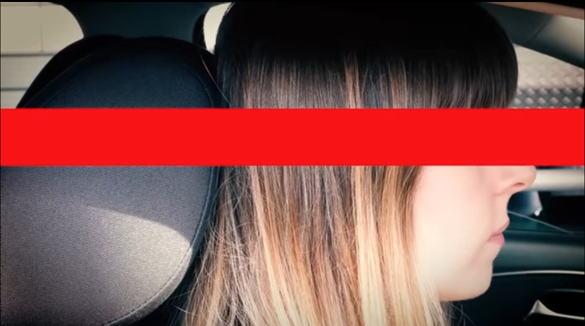 <p>The head restraint should be adjusted so the rigid part of the head restraint is at least as high as the eye or top of the ears, and as close to the back of the head as is comfortable.</p><p>Note: Some restraints might not be adjustable.</p>