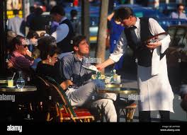 <p>“Come on,… please.” (l’insistance douce au restaurant)</p>