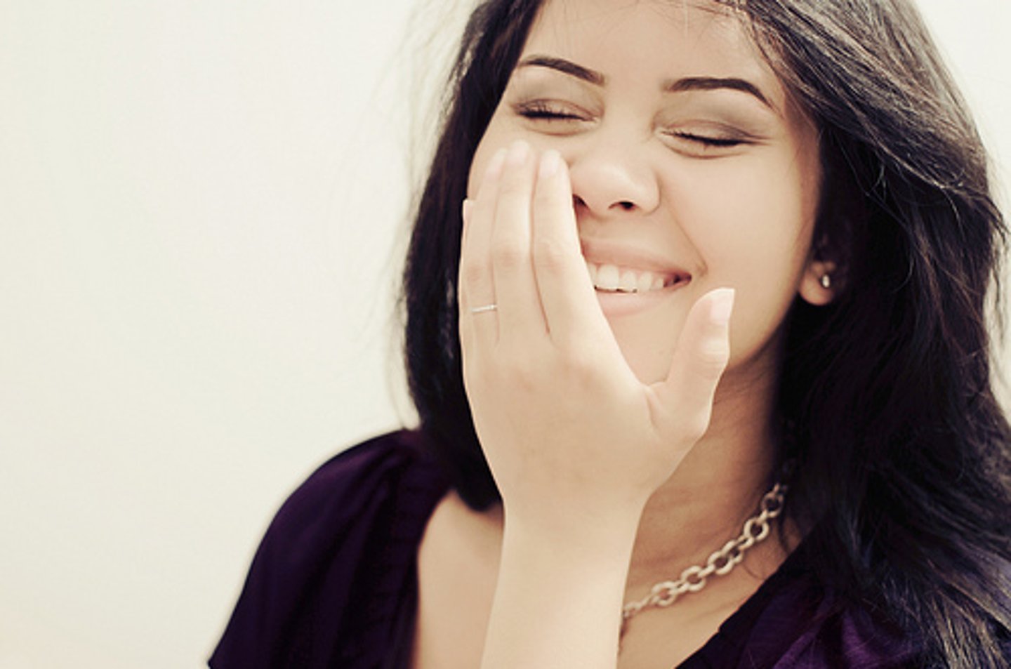 <p>(common English) phá vỡ sự im lặng Ví dụ: Nobody spoke to break the silence.</p>