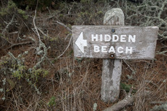 <p>the location of a place relative to other places</p>