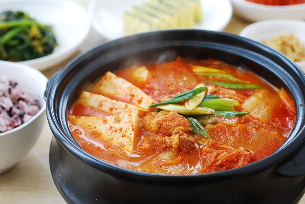 <p>김치찌개</p>