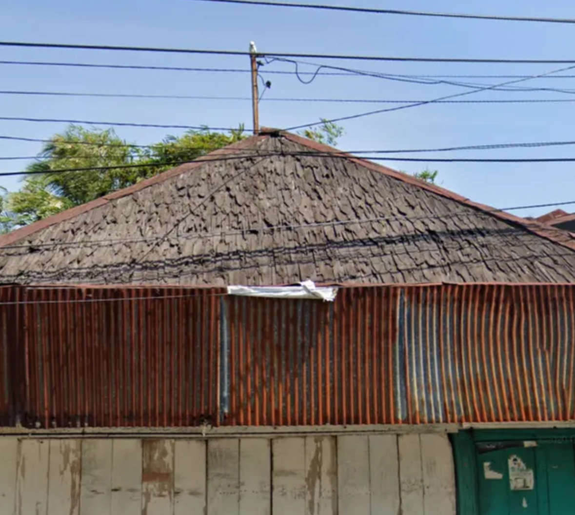 <p>Wood chip roof</p>
