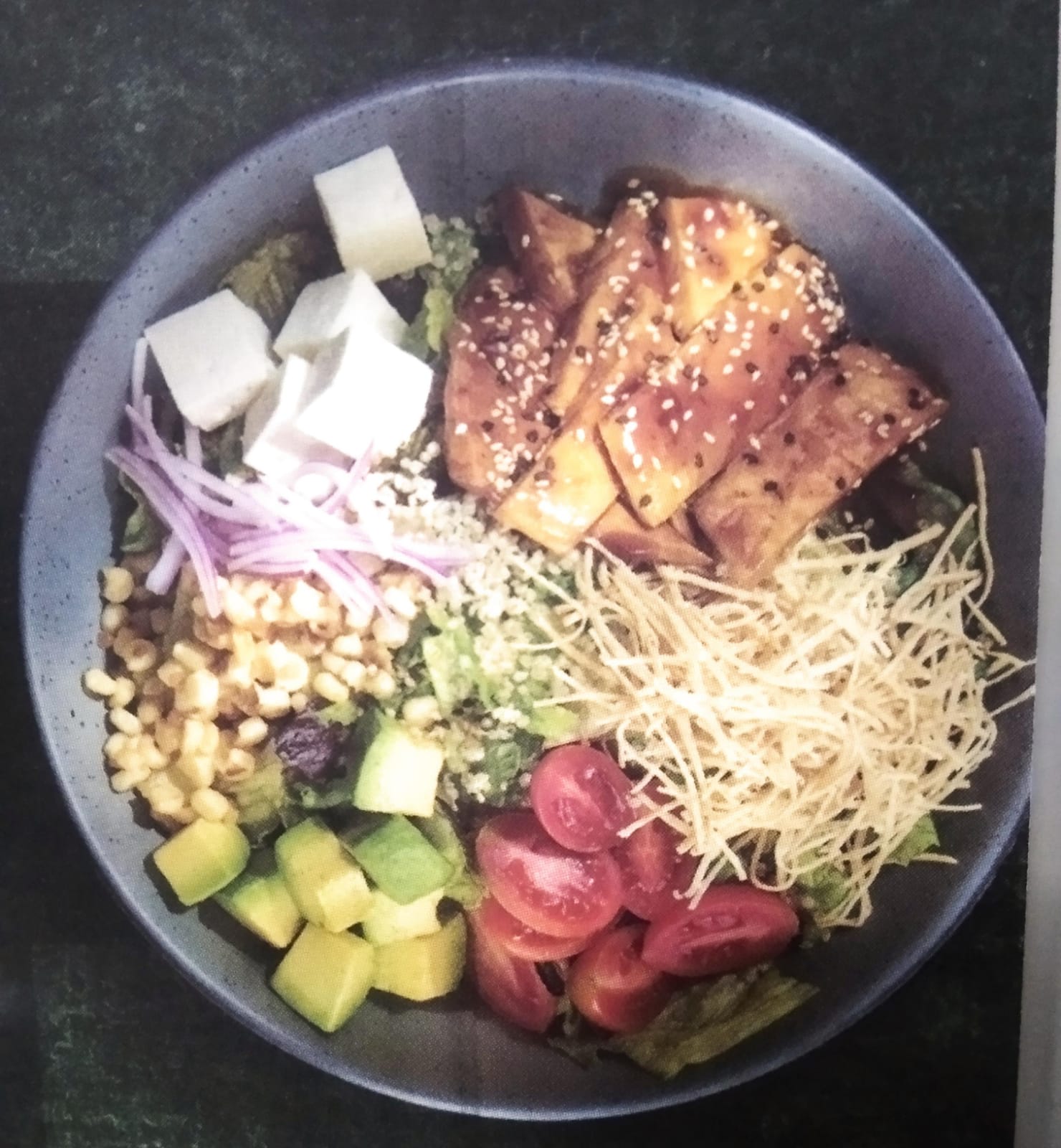 <p>Ensalada con Pechuga Spicy</p>