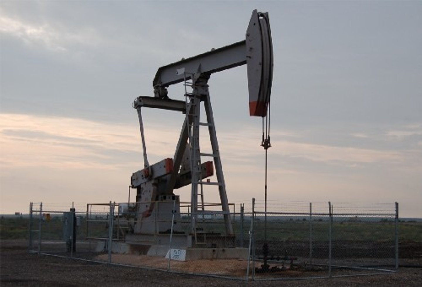 <p>un puits de pétrole</p>