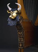 <p>Great Lyre with Bulls head</p>