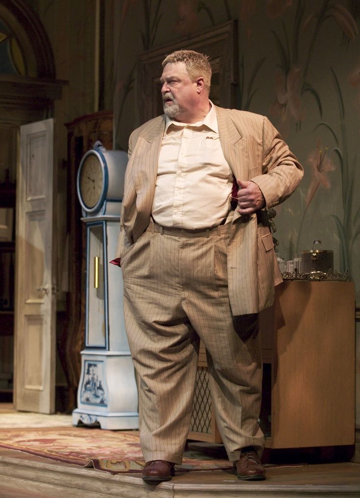 <p><strong>stocky (a) </strong></p>