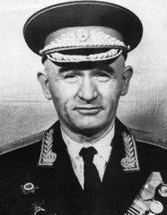 <p>Радянський генерал-майор, українець, правозахисник. Виступав на захист кримських татар та інших депортованих народів. У 1964 році за легальну правозахисну діяльність розжалуваний у рядові і позбавлений усіх державних відзнак. Перебував у радянських тюрмах, таборах і «психушках». Один із членів-засновників Української Гельсінської групи.</p>
