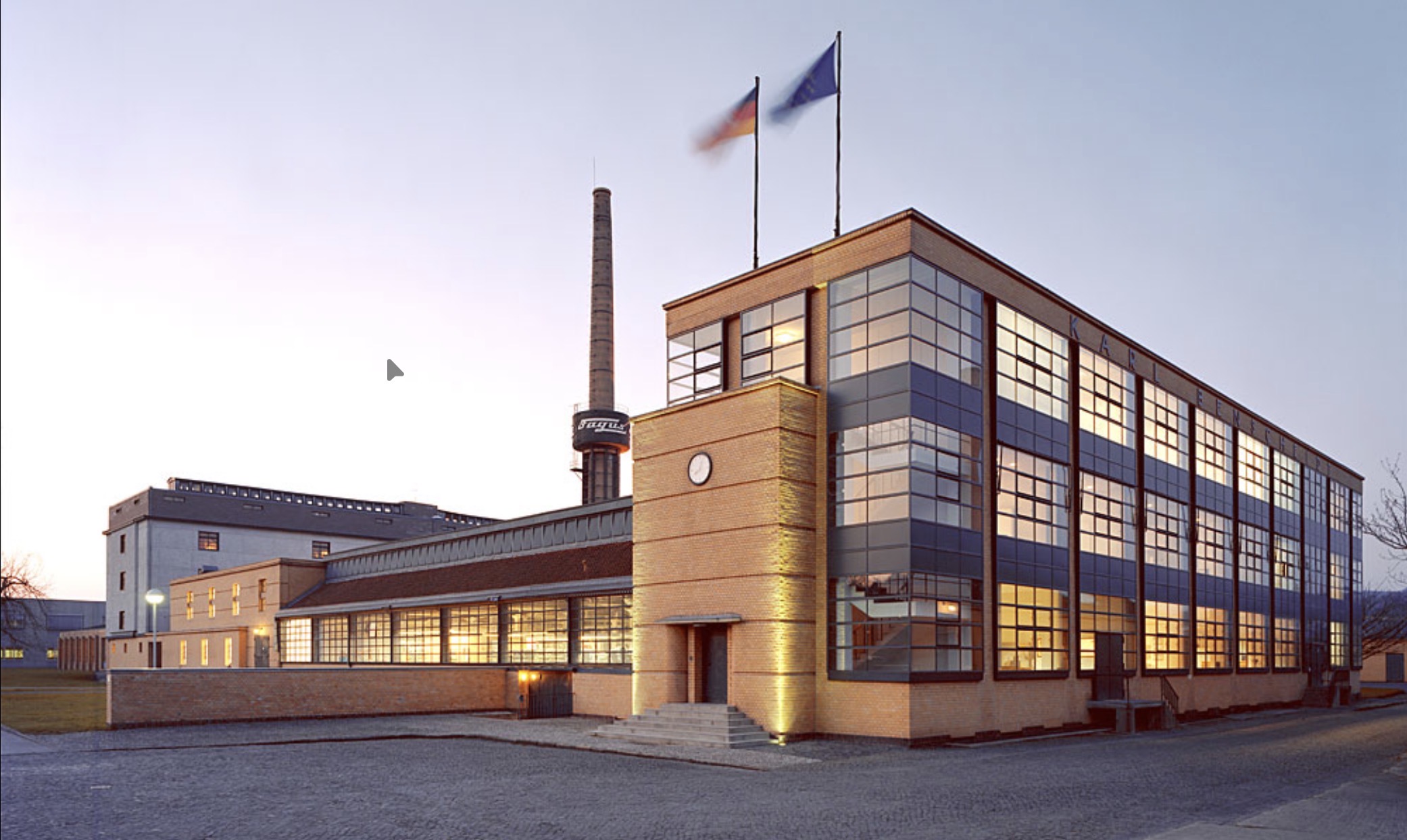 <p><span>MODERN ARCHITECTURE</span></p>