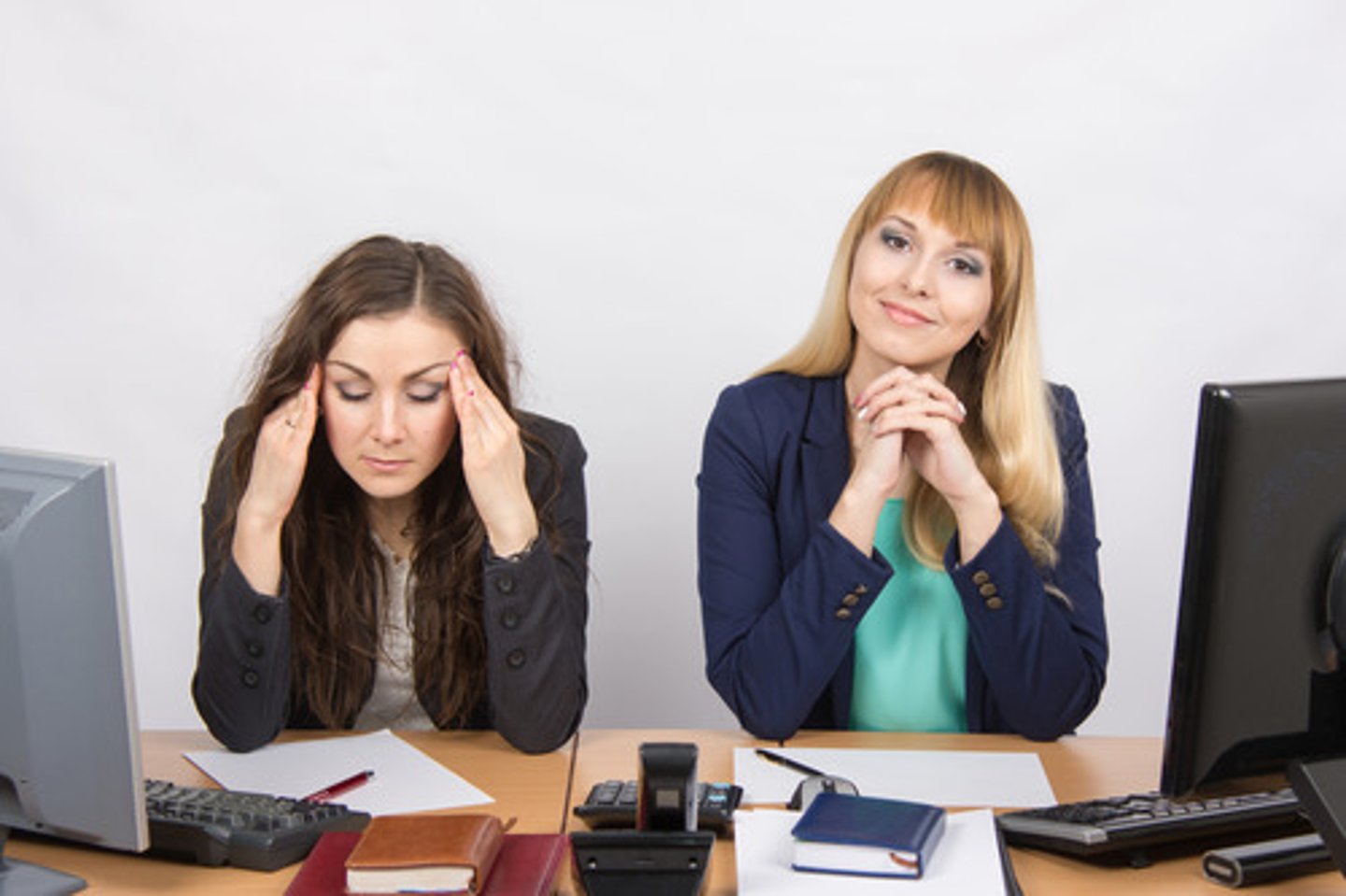 <p>(work English) sự gián đoạn liên tục Ví dụ: I can't study because of constant interruptions.</p>