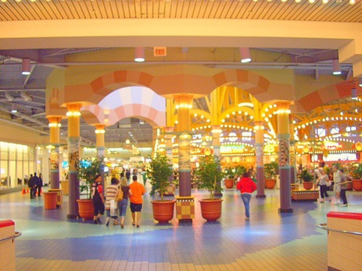 <p>shopping centre, shop</p>