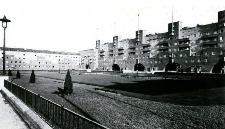 <p>-Example of design aimed at collective needs, rather than for the individual</p><p style="text-align: left;">-The world’s longest residential building</p>