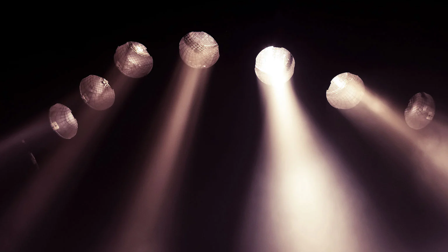 <p>illuminate (v)</p>