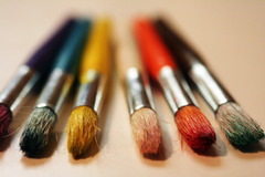 <p>cọ vẽ - dụng cụ để tô màu (Example: This brush is very soft. - Cây cọ này rất mềm.)</p>