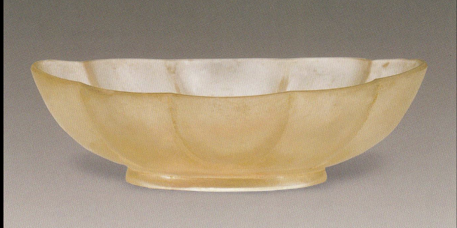 <p>Crystal lobed elliptical bowl</p>