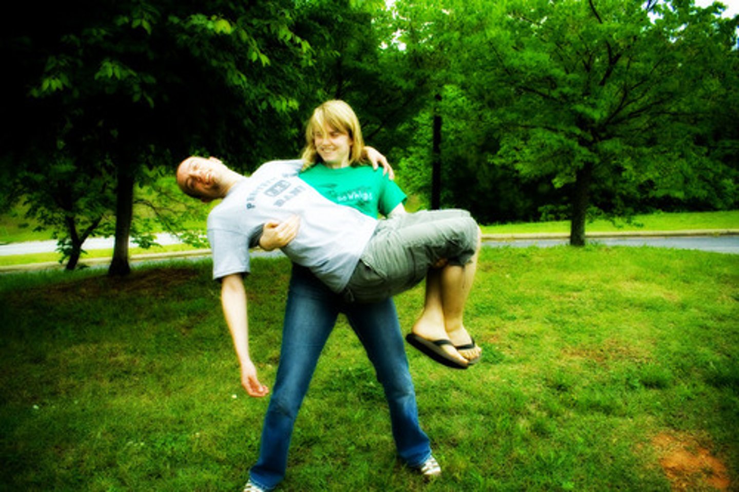 <p>to raise, to lift</p>
