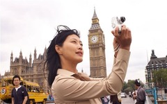 <p>die Touristin, -nen [die Touristinnen]</p>