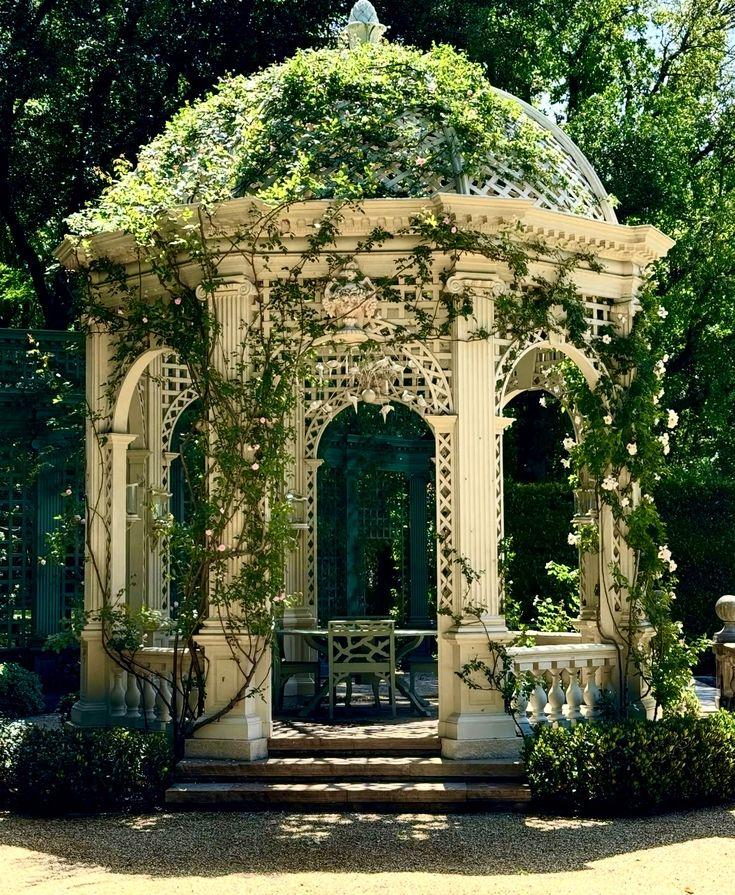 <ol><li><p>( UN ) sự ngu</p></li><li><p>( CN ) người ngu</p></li><li><p>( CN ) ( như hình )</p></li></ol><p></p>