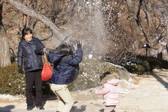 <p>nghịch tuyết</p>