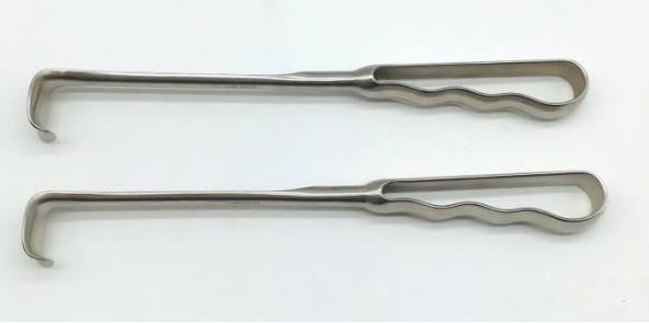 <p><span>handheld, right-angle surgical instrument used to hold back deep tissue, muscle, and organs during abdominal or thoracic procedures</span></p>