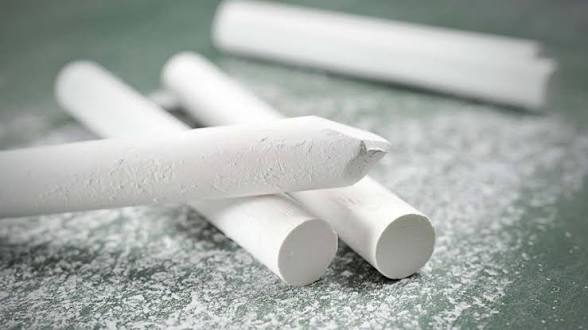<p>chalk (n)</p>