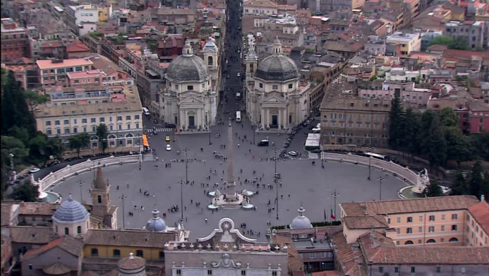 <p>Small city organized into a somewhat grid like pattern according to the Duomo building. This city has 3 major roads as major pathways in a trident shape dividing the city into seperate parts. As puazza was first thing tourists saw, it was designed as a set starting point to discovering the city</p>