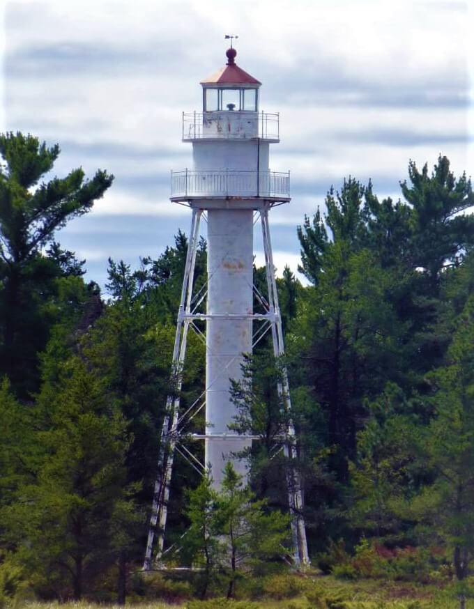 <p>La Pointe Light</p>