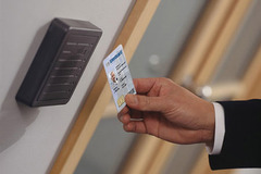 <p>ключ/картка від номеру</p>