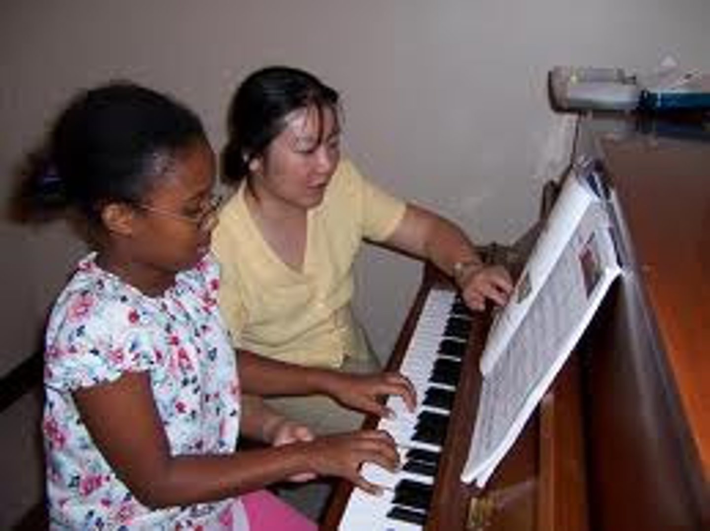 <p>(Lisa y Rosa) querer</p>