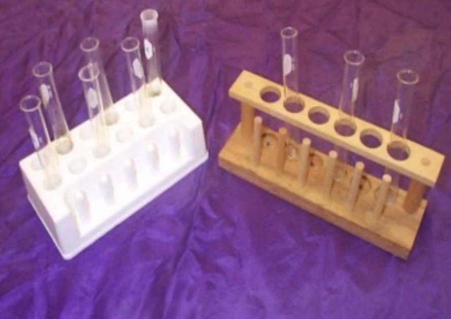 <p>Used for holding and organizing test tubes on the laboratory counter.</p>