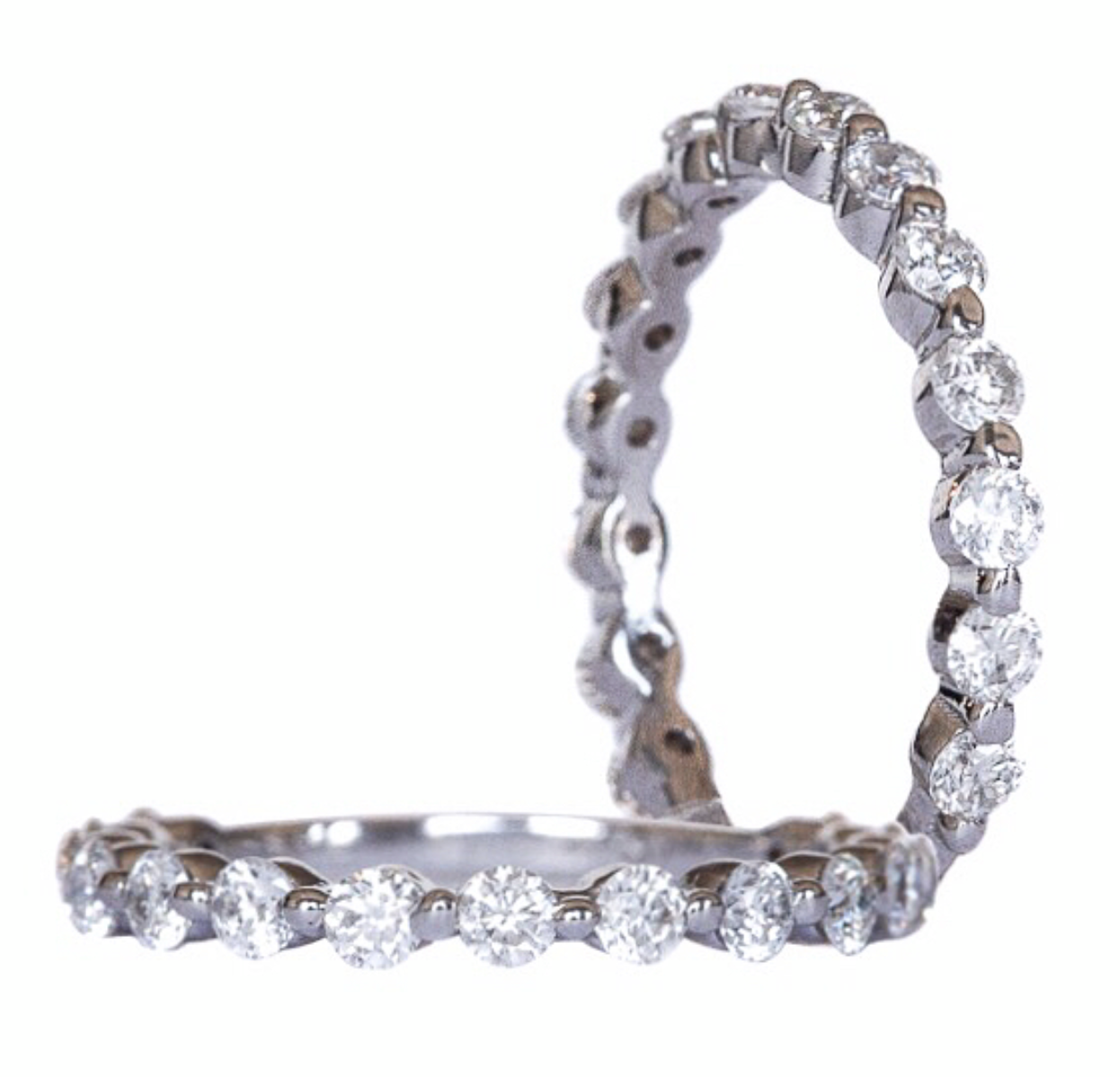<p><span style="background-color: transparent;">Floating shared prong style - only 2.2mm stones or larger</span></p>
