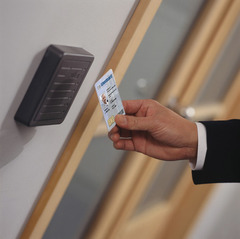 <p>(v,n) /ˈækses/ Tiếp cận, sự tiếp cận, truy cập</p>