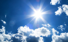 <p>(v, n) Tỏa sáng, chiếu sáng (mặt trời). Ví dụ: The sun shines bright today.</p>