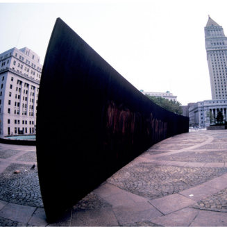 <p>maakt monumentale sculpturen uit staal</p>