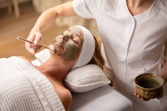 <p>I received a treatment</p><p>I received treatment at the spa</p>