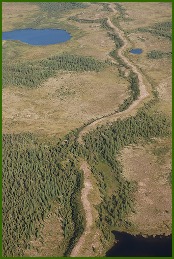 <p>A curving, narrow deposit of coarse material that forms along the channel of a meltwater stream that flows beneath a glacier. </p>