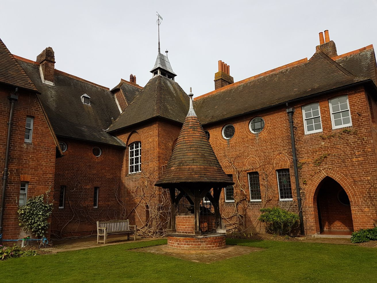 <p>Red House of William and Jane Morris</p>