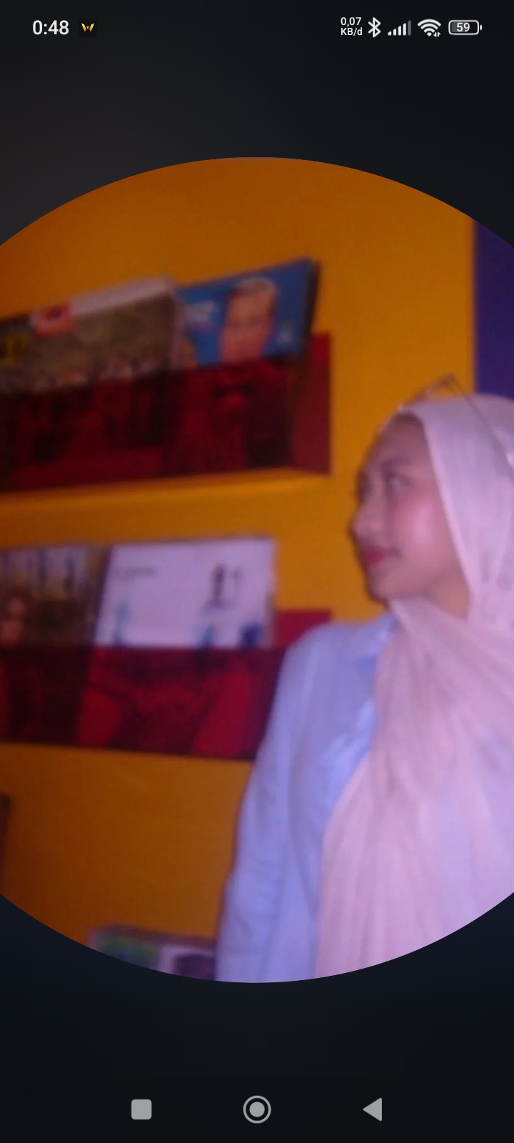 <p>Siapa nama dan jabatannya?</p>
