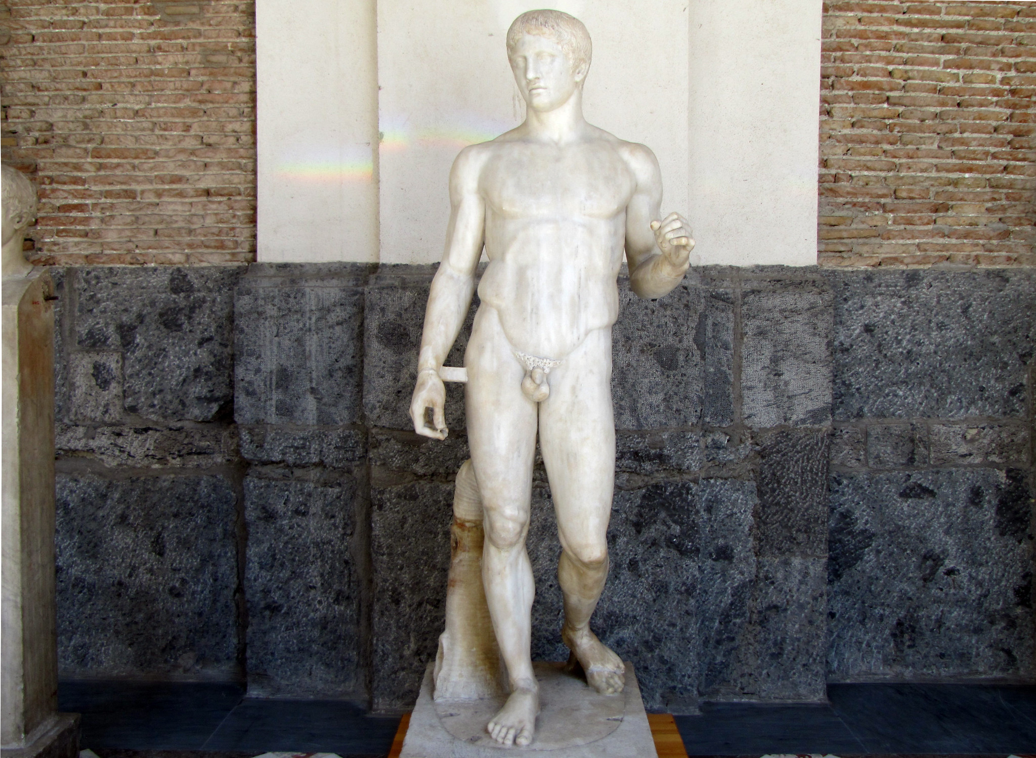 <p><span style="background-color: transparent;">Perfect representation of contrapposto with a balance of motion and stillness within positioning of statue</span></p>