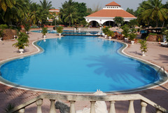 <p>(n.phr): hồ bơi</p>
