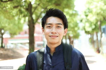 <p>(<em>adjective & noun</em>) from the place where you were born</p><p>“I am from Japan and Japanese is my _______ language.”</p>