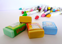 <p>cục tẩy - dùng để xóa nét chì (Example: I need an eraser. - Tôi cần một cục tẩy.)</p>