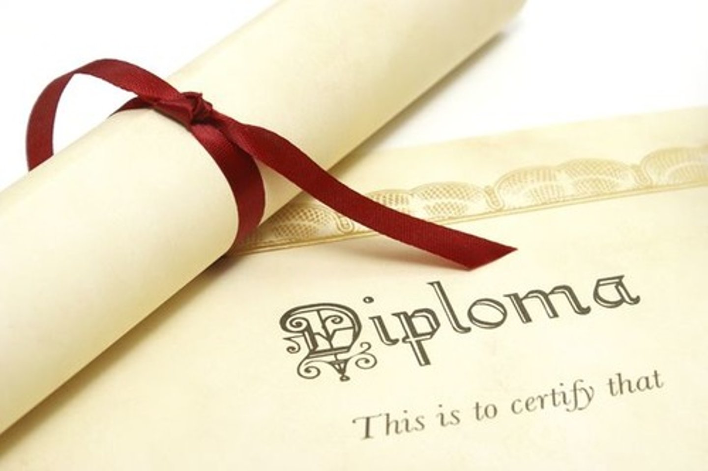 <p>(formal English) đạt được bằng cấp/chứng chỉ Ví dụ: You need qualifications to become a teacher.</p>
